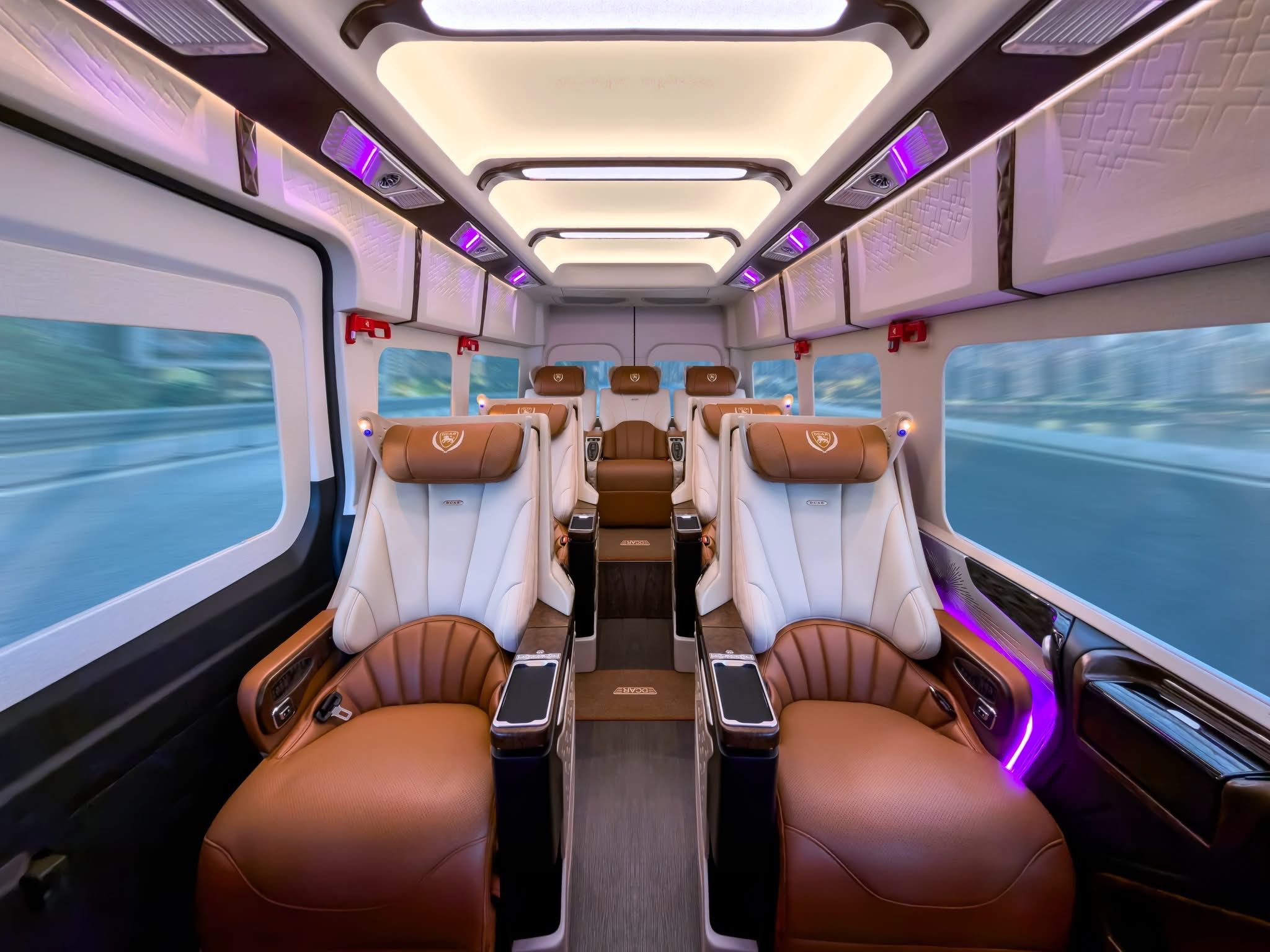 Noi-that-xe-limousine-ban-thuong-dinh