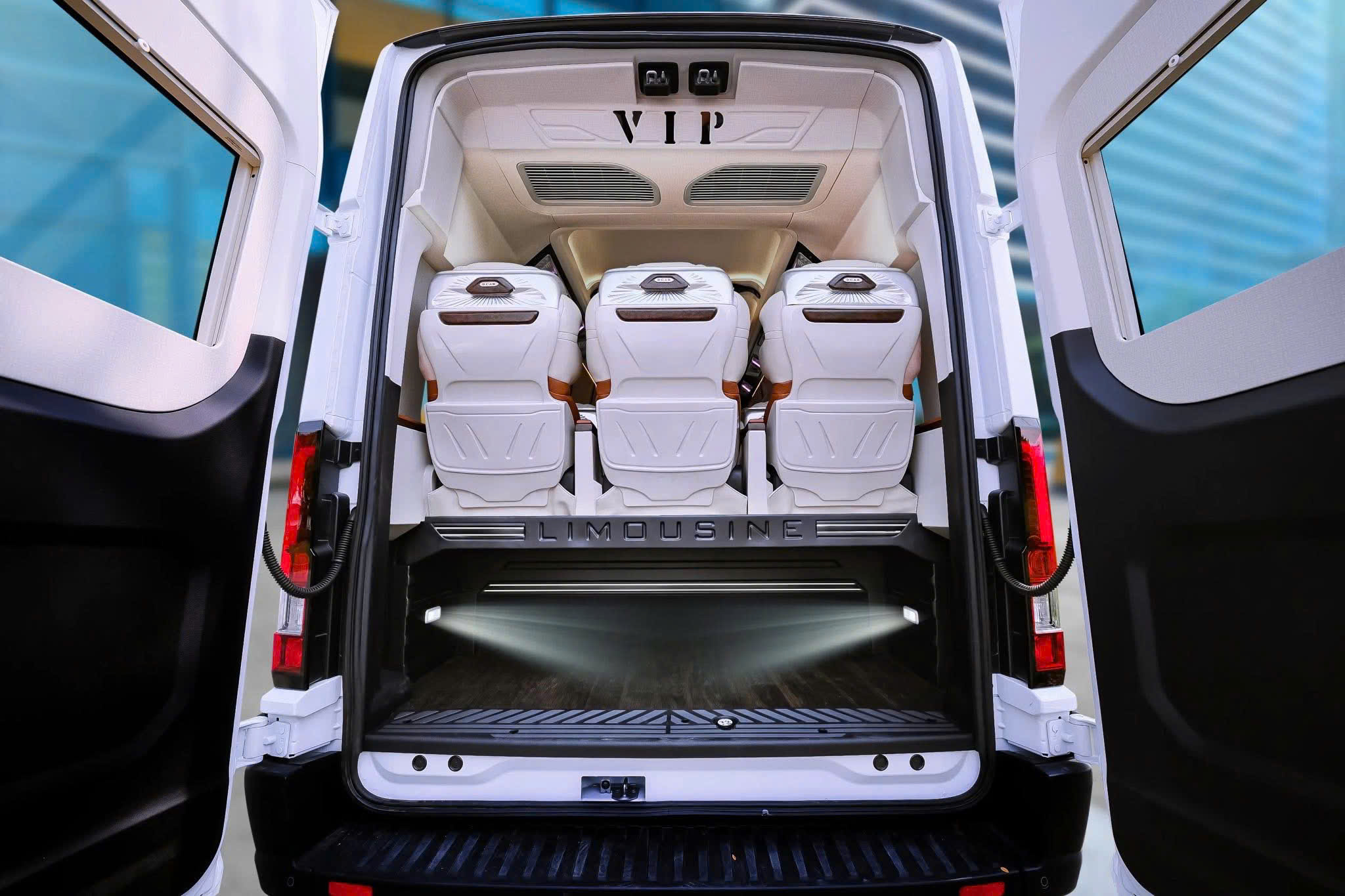 cop-xe-limousine-dcar-11-cho-phien-ban-2026