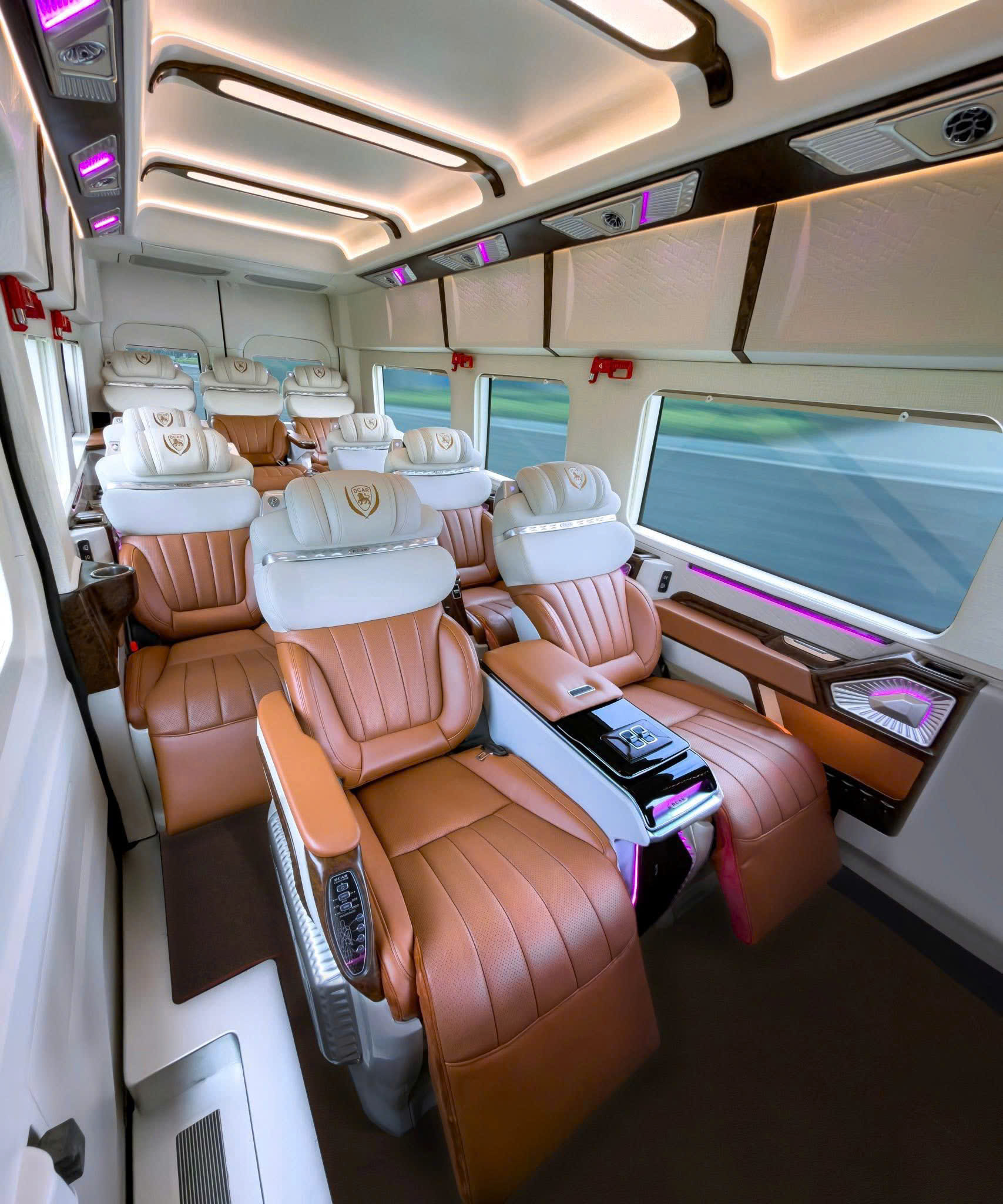 khoang-hanh-khach-limousine-dcar-2026-1