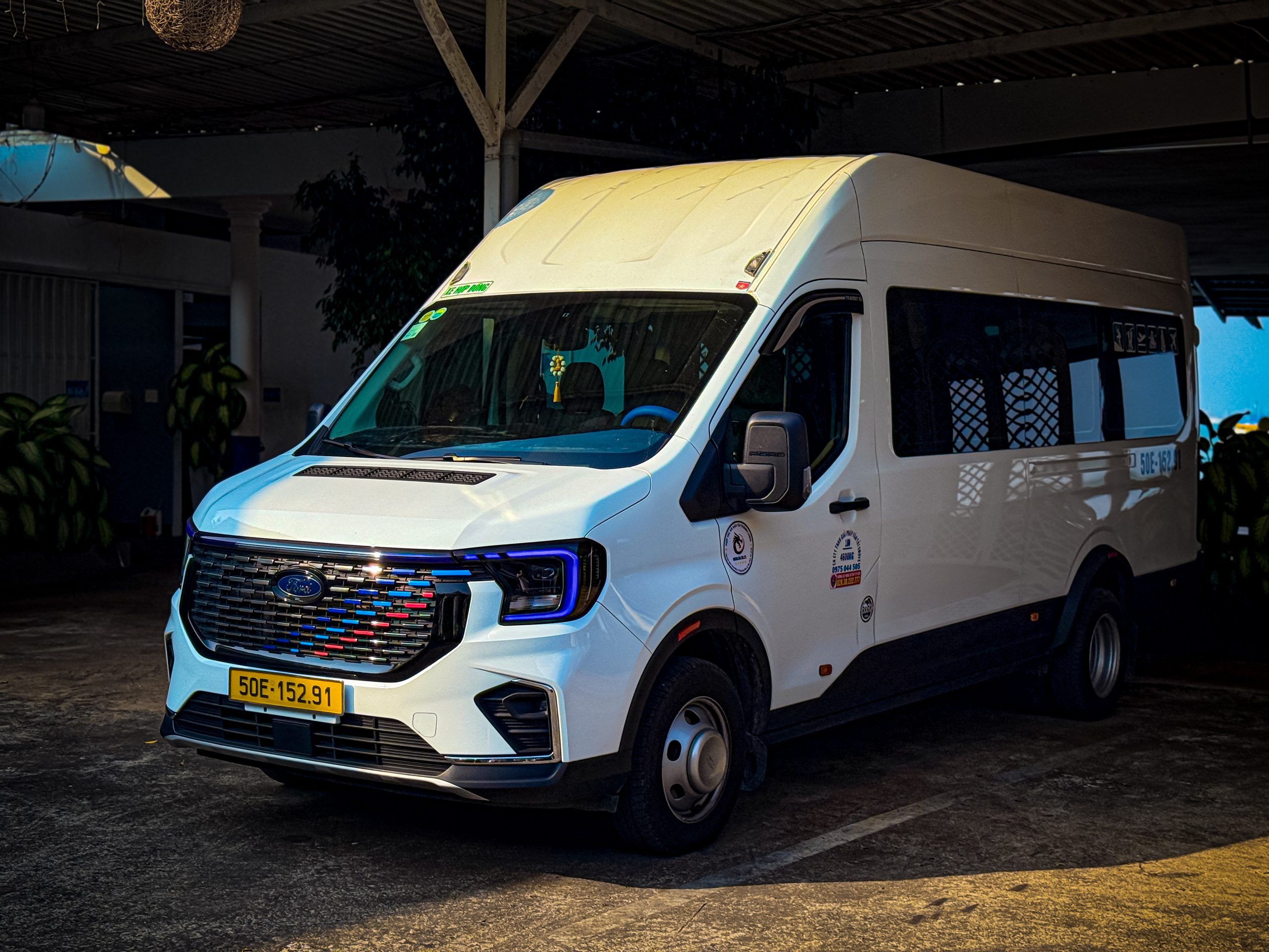xe-ford-transit-18-cho-smove-team
