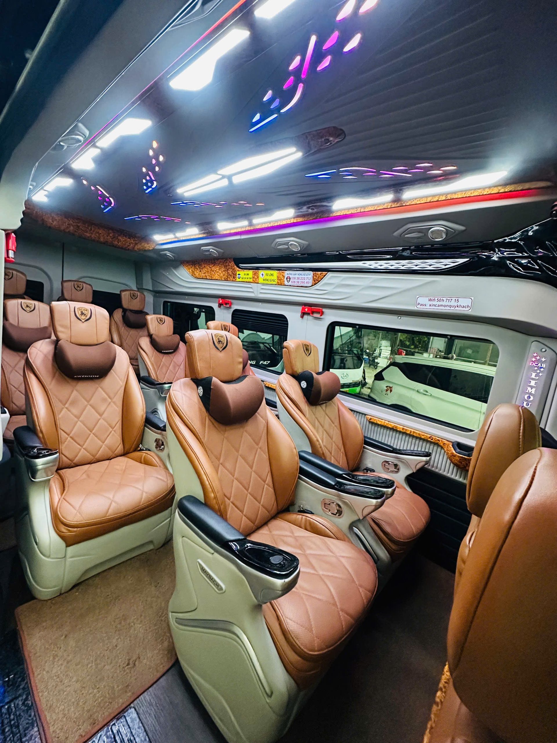 xe-limousine-dcar-ford-transit-noc-cao-noi-that